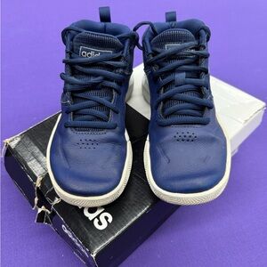 Adidas OWNTHEGAME K WIDE
EF0307

Size 2